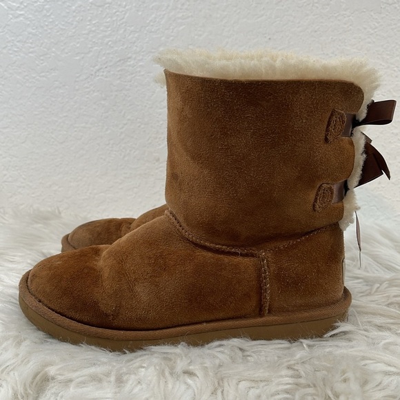 UGG Other - UGG BAILEY BOW II KIDS BOOTS CHESTNUT SIZE 4